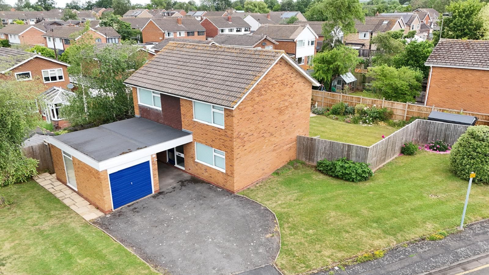 Larch Close, Stratford-Upon-Avon